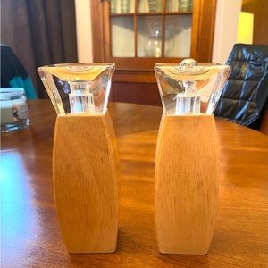 Wood Pepper Mill And Salt Shaker With Acrylic Tops